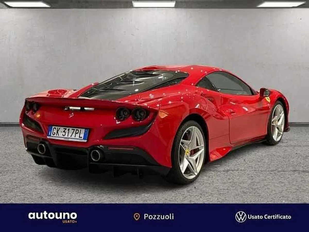 Ferrari F8 Coupé usata a Napoli (4)