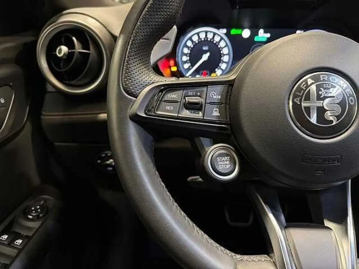 Alfa Romeo Tonale usata a Napoli (20)