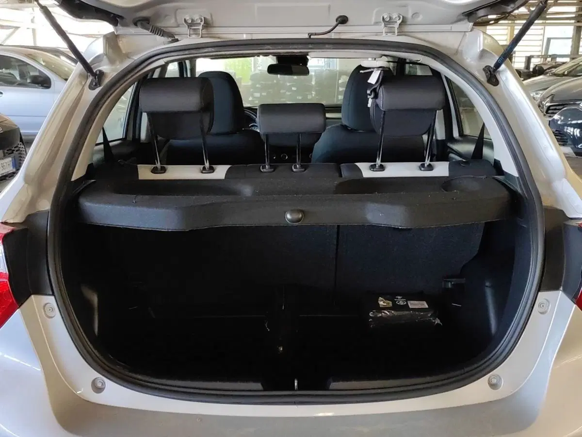 Toyota Yaris usata a Milano (7)