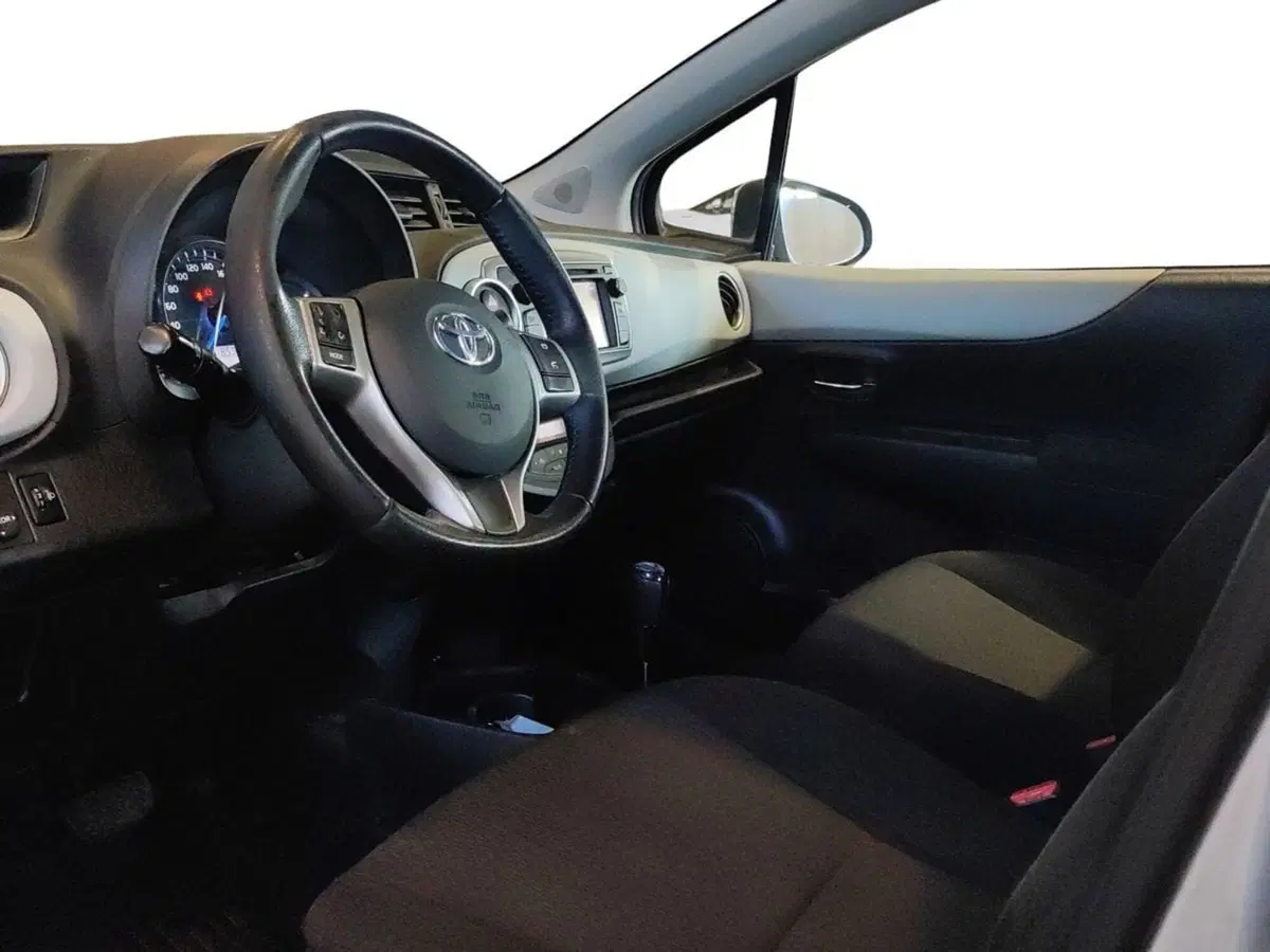 Toyota Yaris usata a Milano (7)