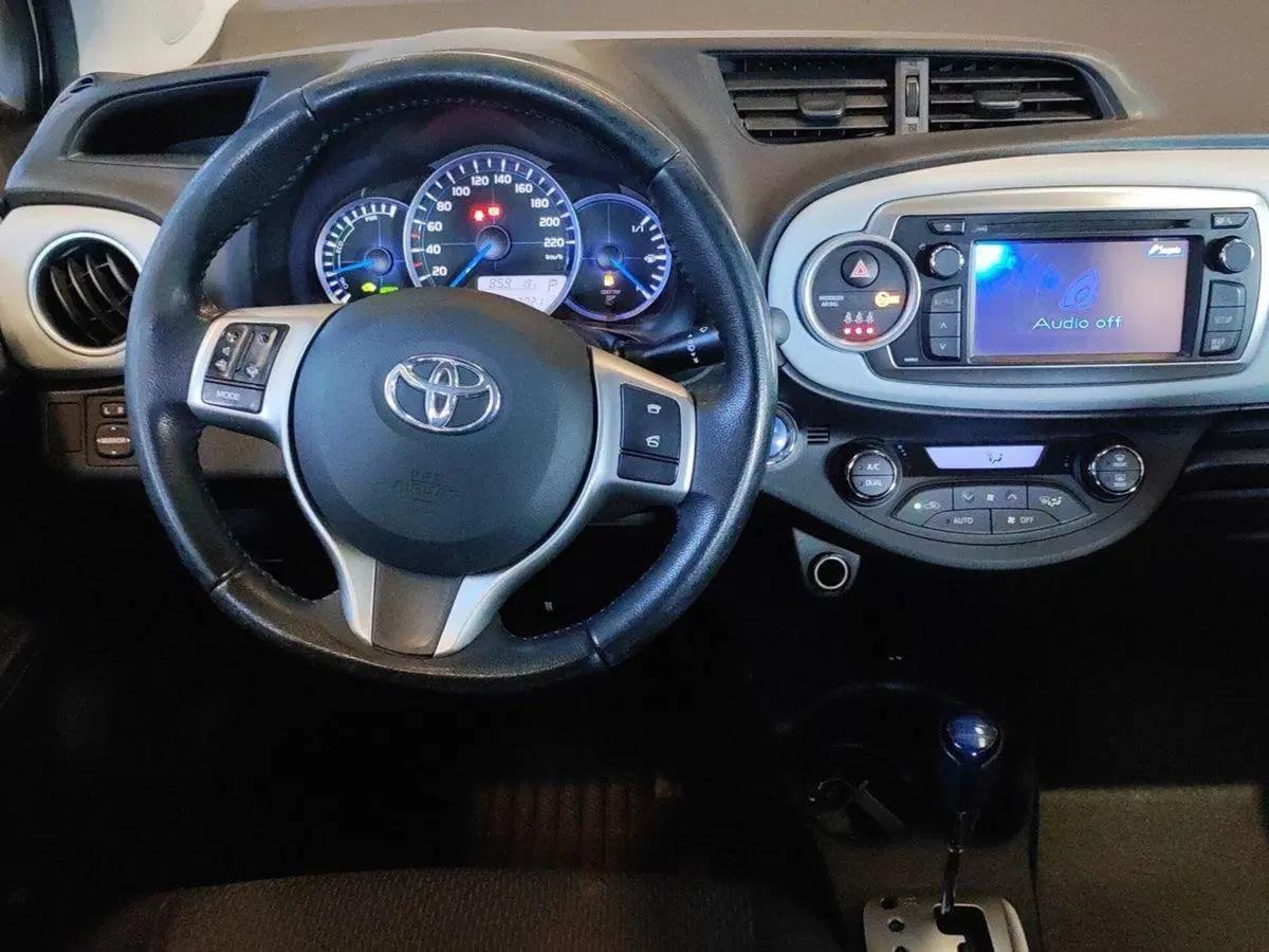 Toyota Yaris usata a Milano (8)