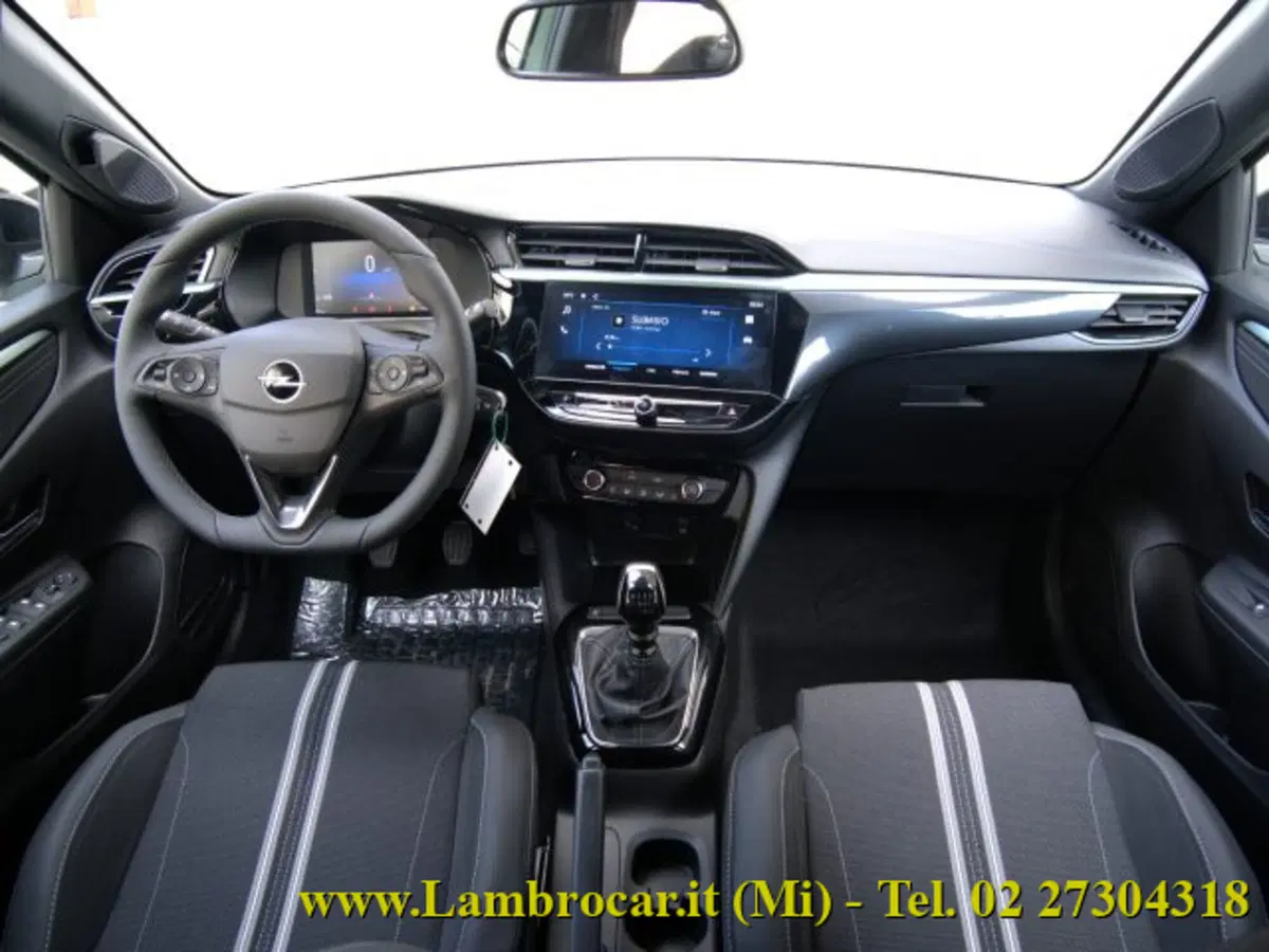 Opel Corsa nuova a Milano (2)