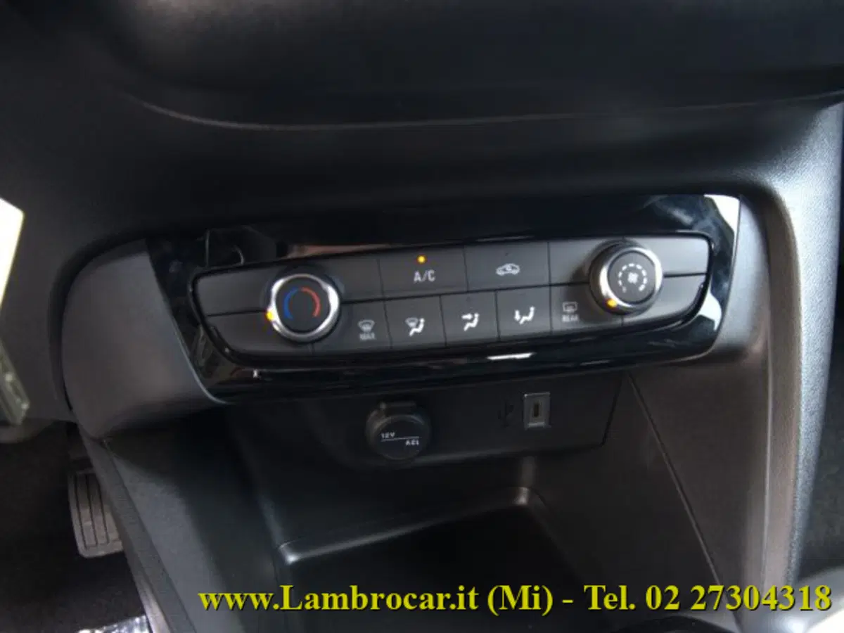 Opel Corsa nuova a Milano (7)