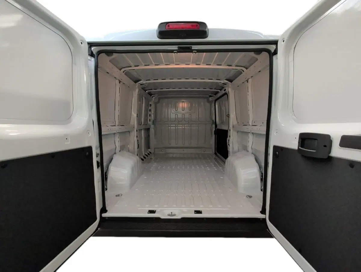 Toyota Proace Max Furgone nuova a Bologna (4)