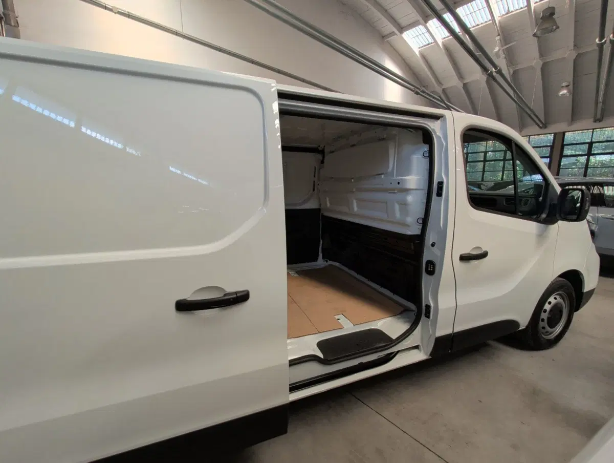 Nissan Primastar Furgone nuova a Bologna (5)