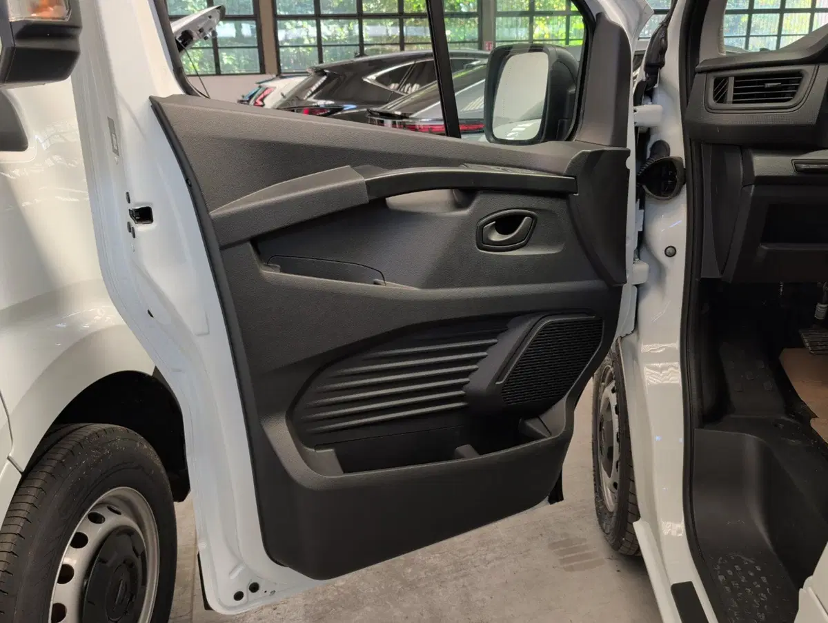 Nissan Primastar Furgone nuova a Bologna (7)
