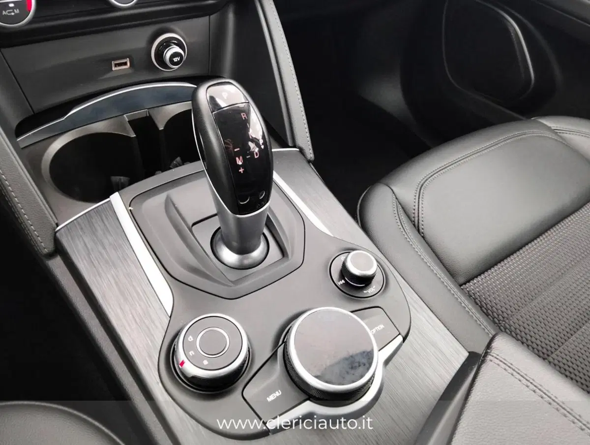 Alfa Romeo Stelvio usata a Como (19)