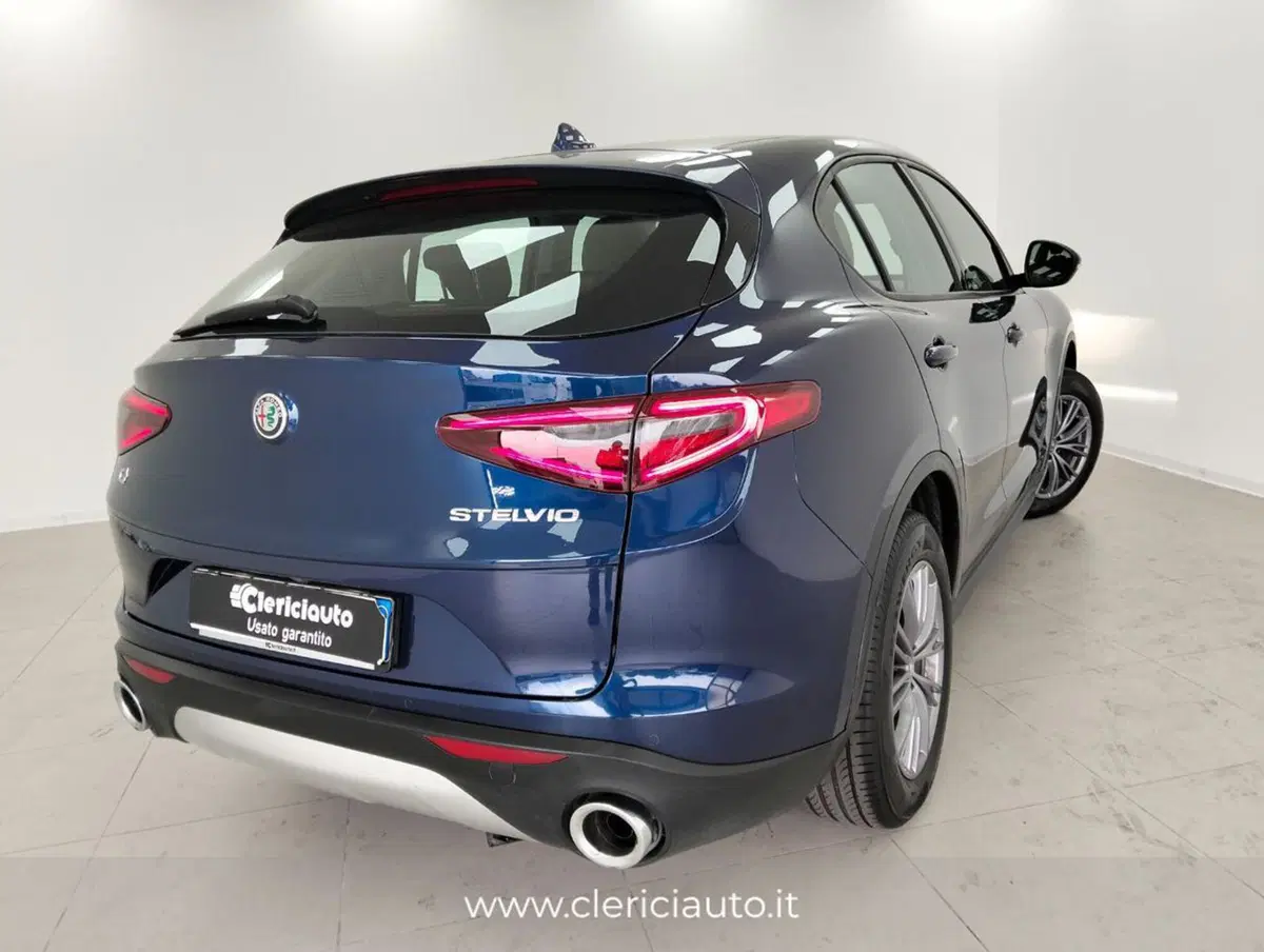 Alfa Romeo Stelvio usata a Como (2)