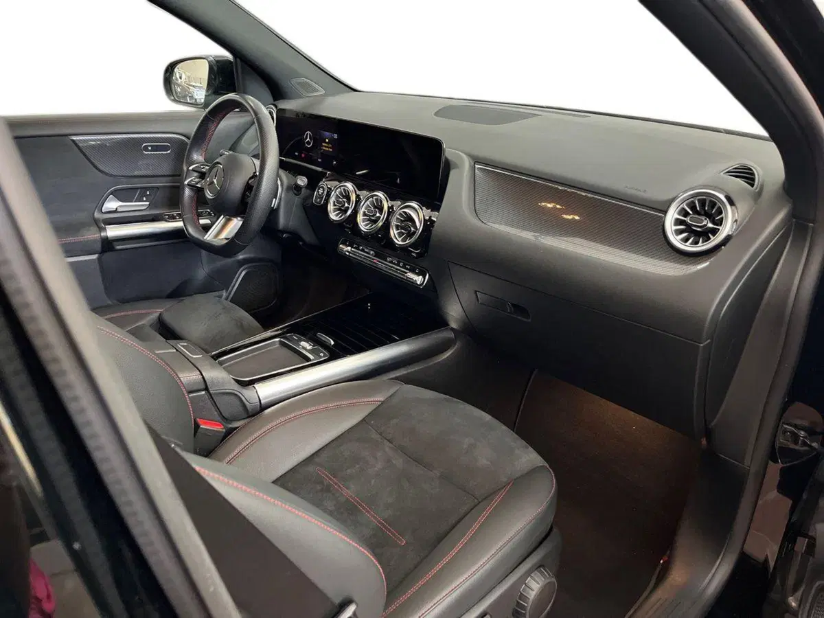 Mercedes-Benz GLA SUV usata a Bari (9)