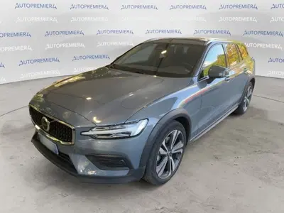 Volvo V60 Cross Country 2.0 b4 Plus awd auto del 2023 usata a Como