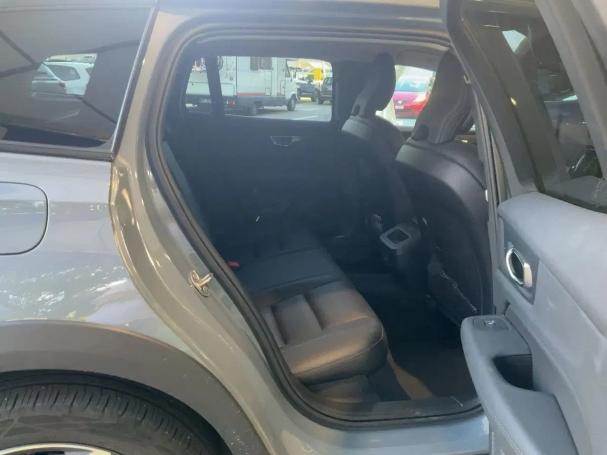 Volvo V60 Cross Country usata a Como (11)