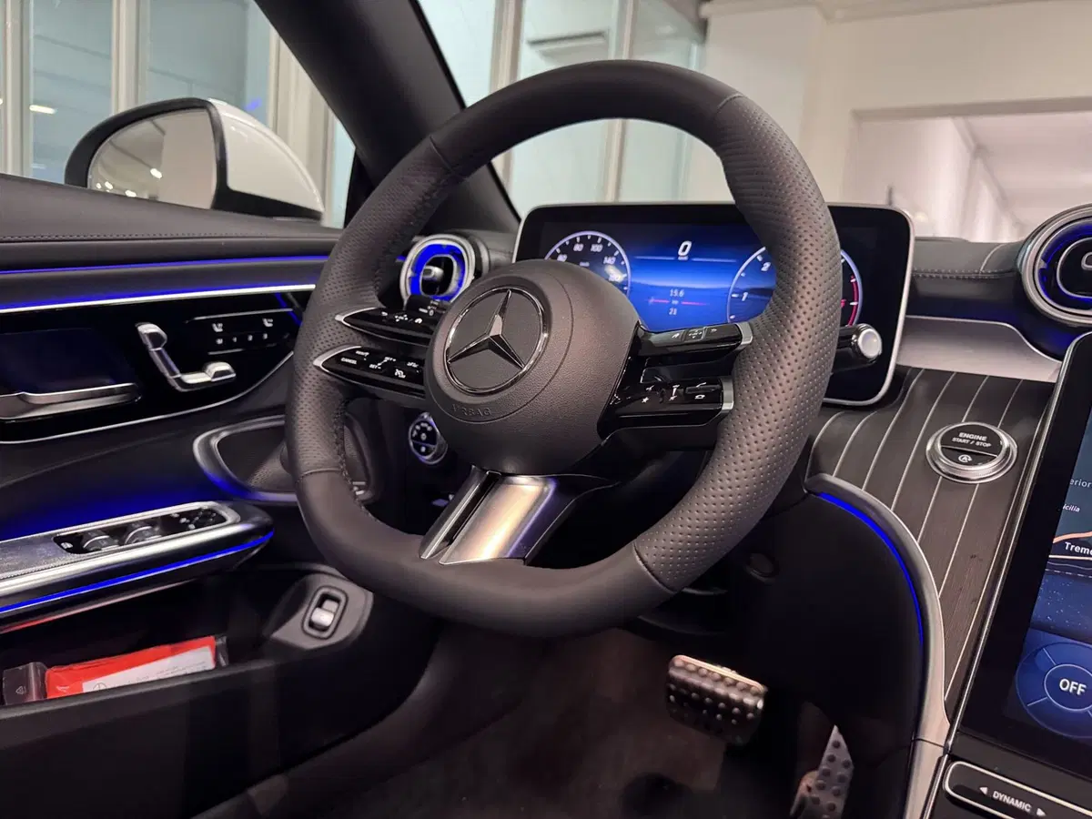 Mercedes-Benz CLE Cabrio nuova a Messina (14)