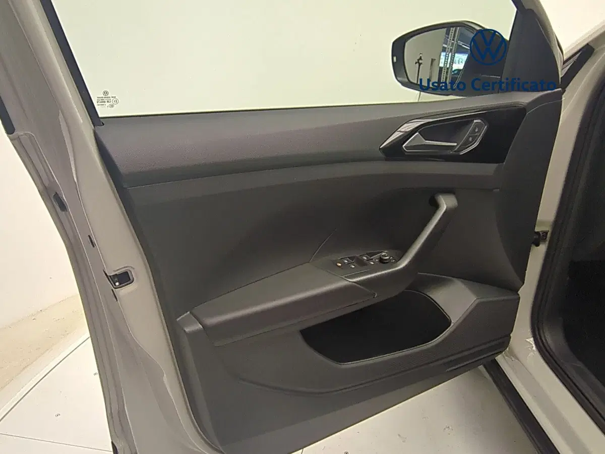 Volkswagen T-Cross usata a Avellino (17)