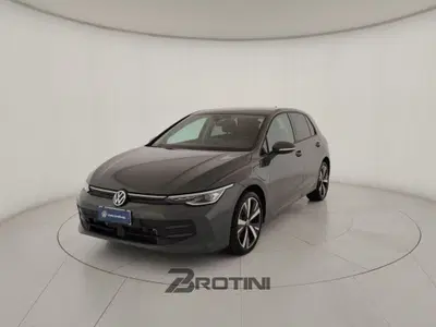 Volkswagen Golf 1.5 tsi ehybrid Edition 204cv dsg del 2025 usata a Massa