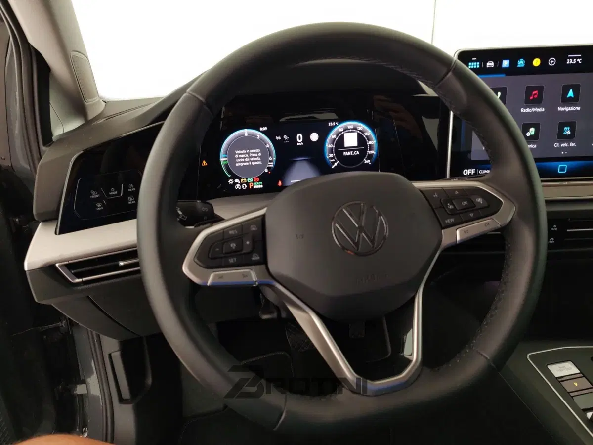 Volkswagen Golf usata a Massa-Carrara (16)