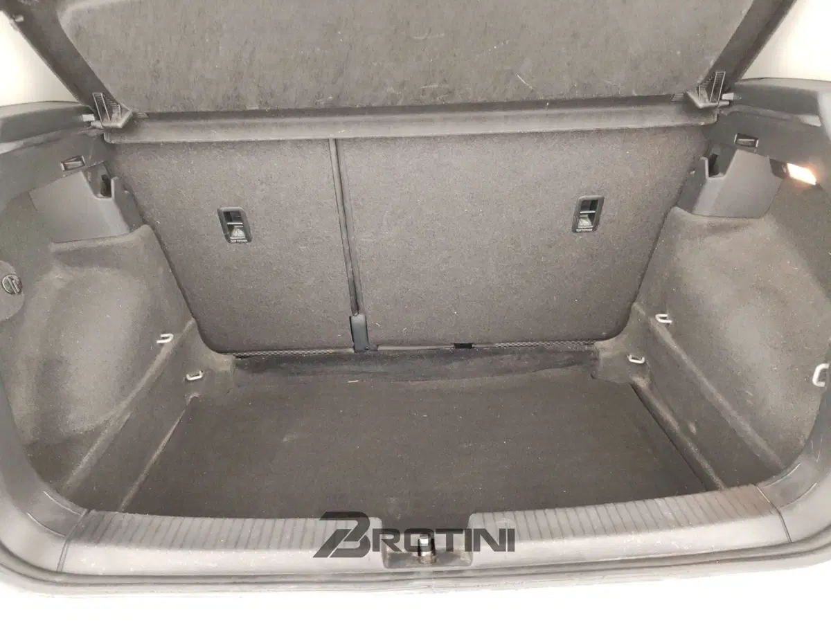 Volkswagen T-Cross usata a Massa-Carrara (13)