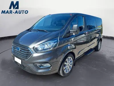 Ford Tourneo Custom 320 2.0 ecoblue 170cv Titanium X L2H1 A8 del 2019 usata a Castelfranco Veneto