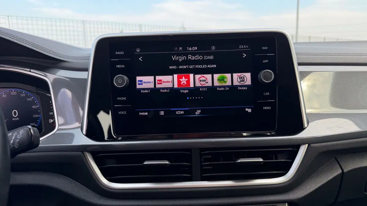 Volkswagen T-Roc usata a Novara (9)