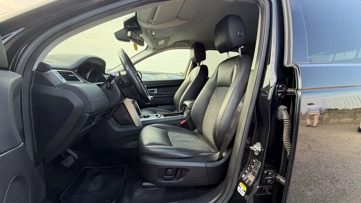 Land Rover Discovery Sport usata a Novara (7)