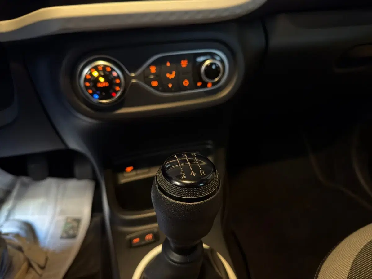 Renault Twingo usata a Milano (15)