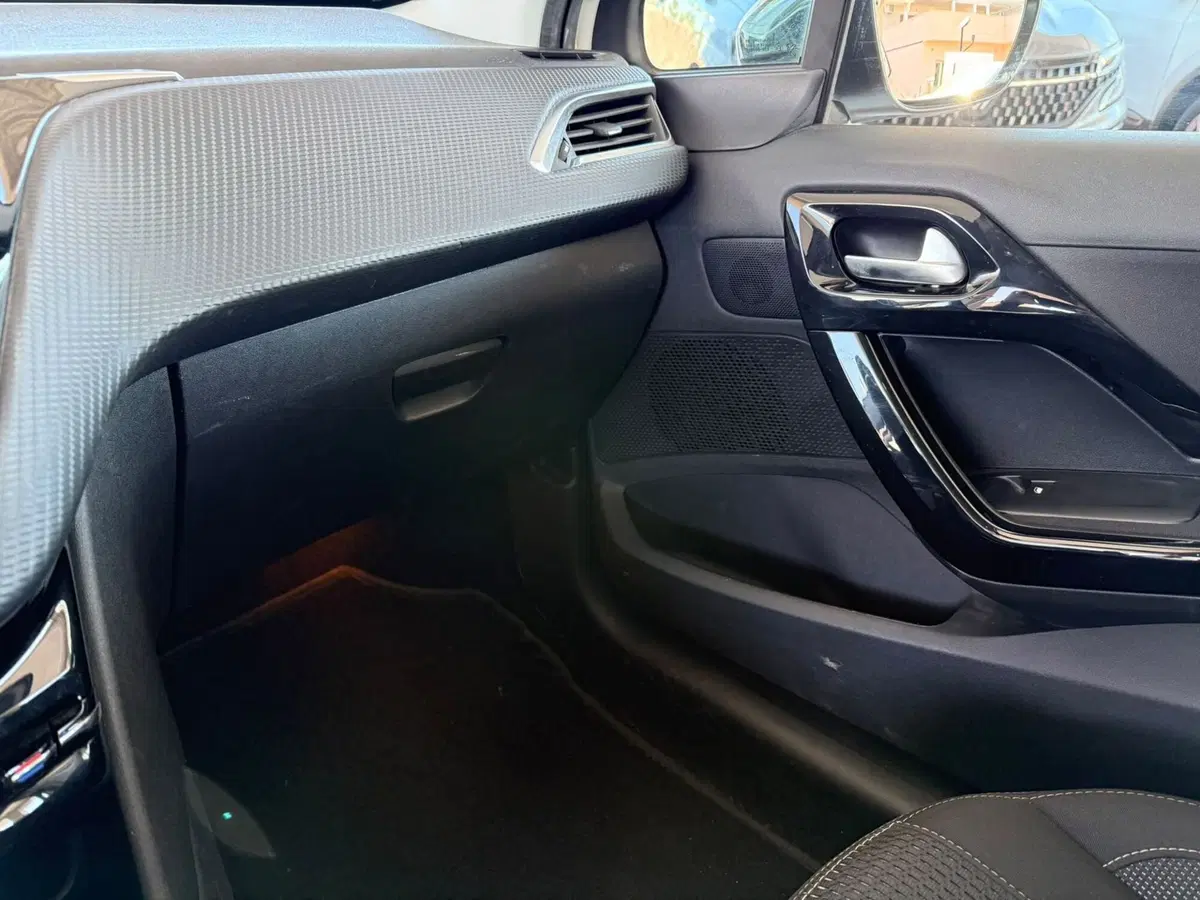 Peugeot 208 usata a Brescia (20)