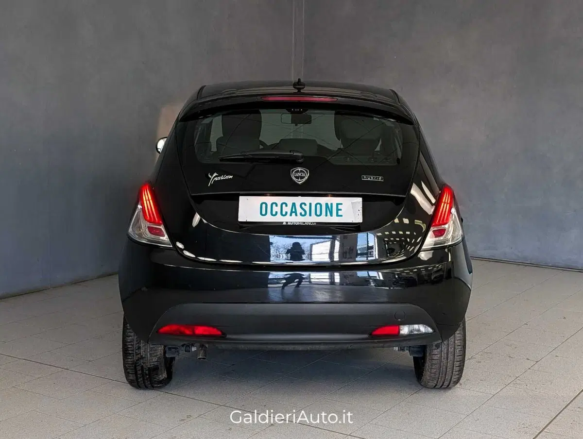 Lancia Ypsilon usata a Salerno (3)