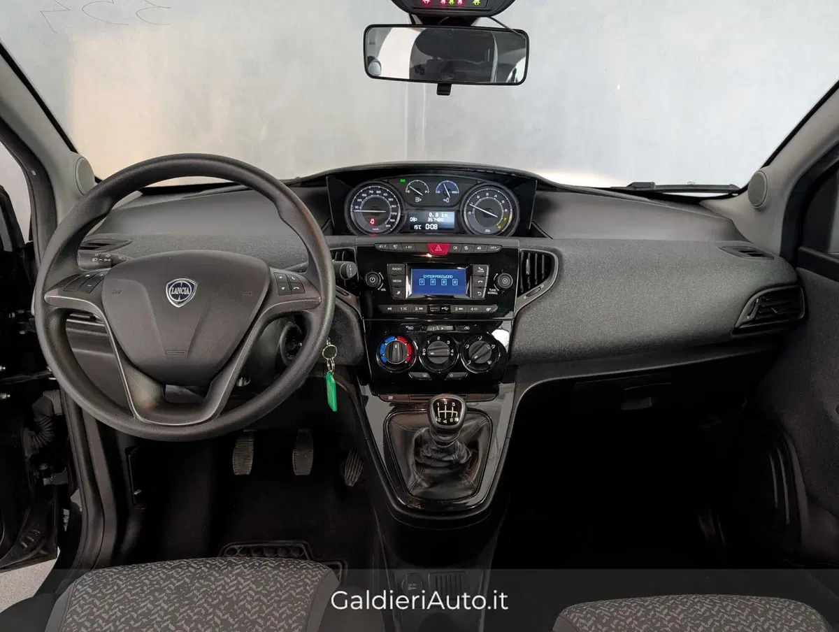Lancia Ypsilon usata a Salerno (5)