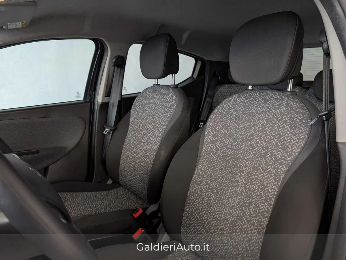 Lancia Ypsilon usata a Salerno (6)