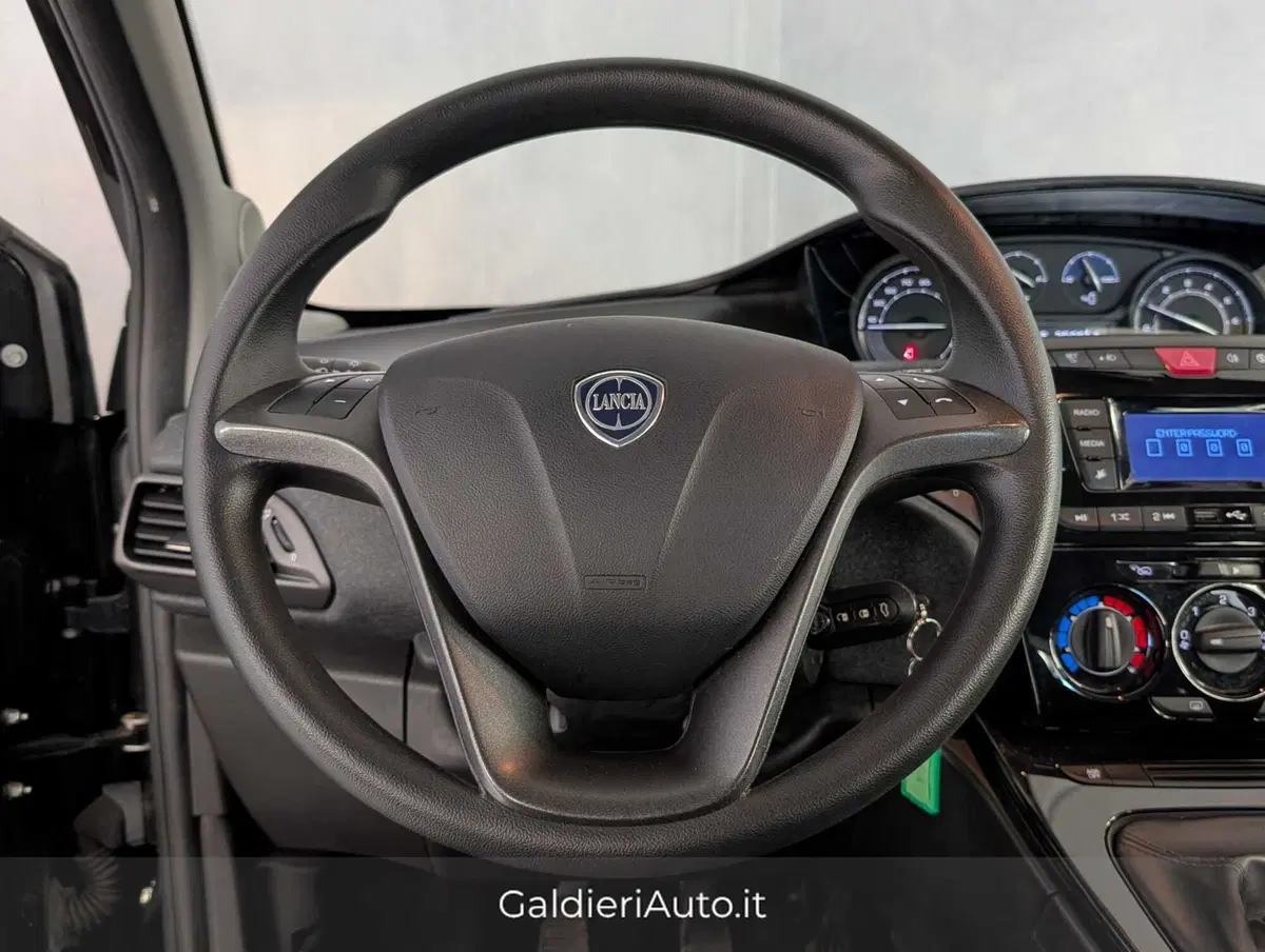 Lancia Ypsilon usata a Salerno (9)