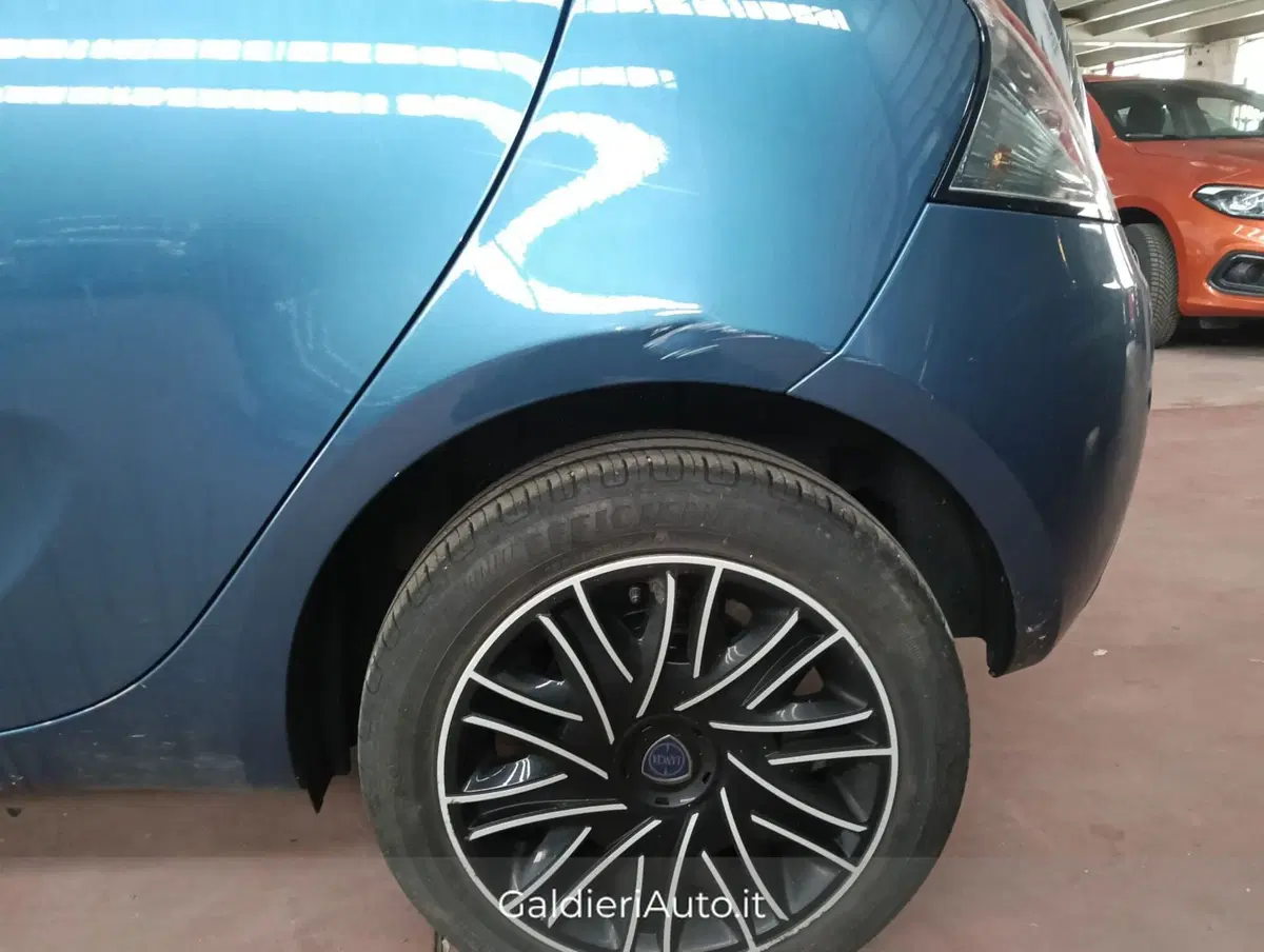 Lancia Ypsilon usata a Salerno (11)