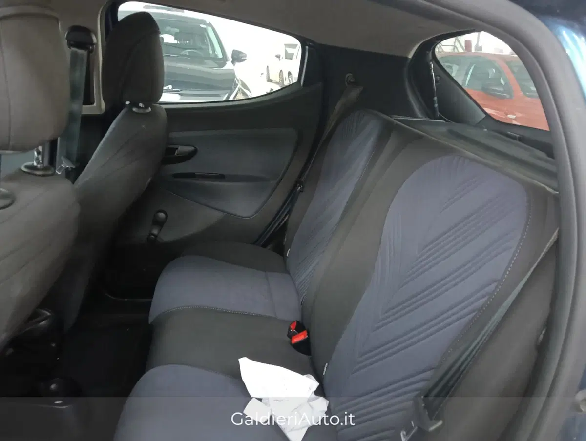 Lancia Ypsilon usata a Salerno (13)