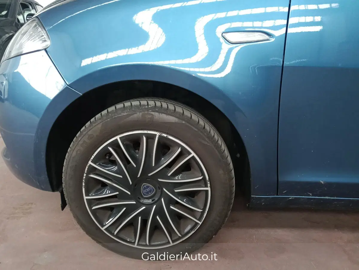 Lancia Ypsilon usata a Salerno (9)