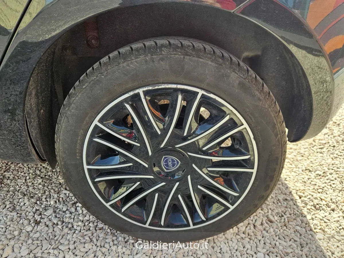 Lancia Ypsilon usata a Salerno (13)