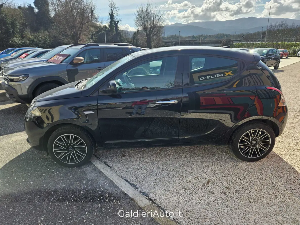Lancia Ypsilon usata a Salerno (3)