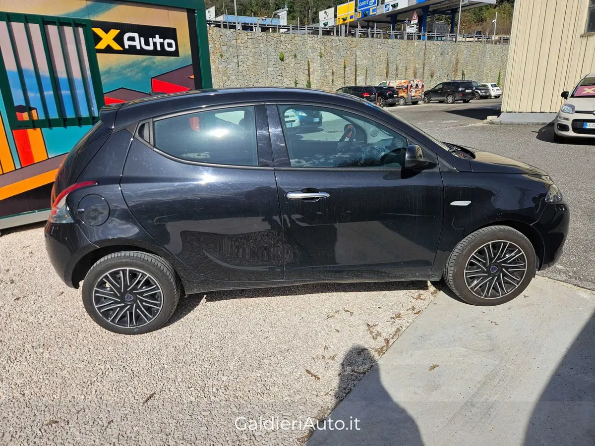 Lancia Ypsilon usata a Salerno (5)