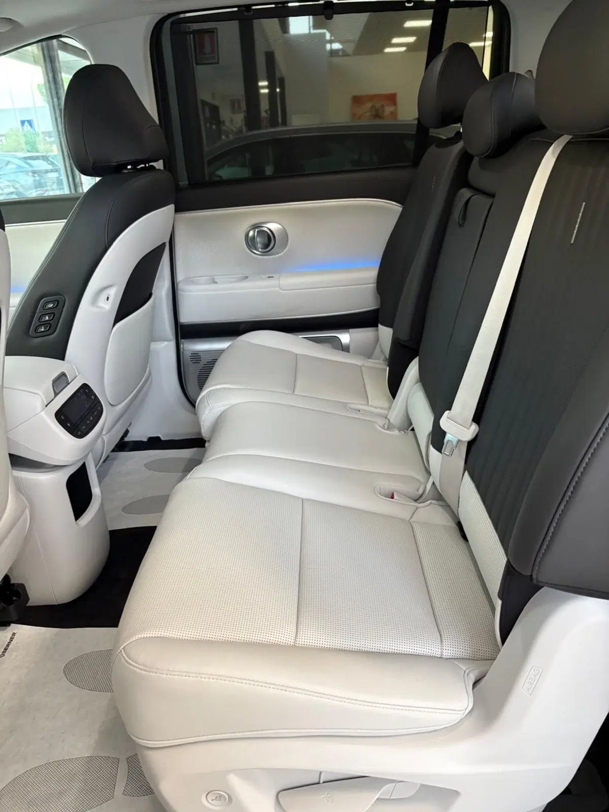Hyundai Ioniq 9 nuova a Firenze (9)