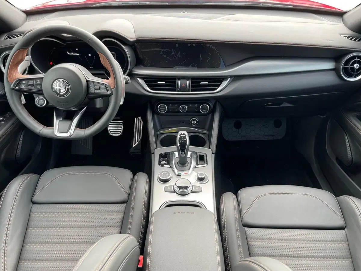 Alfa Romeo Stelvio usata a Ancona (10)
