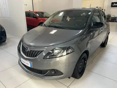 Lancia Ypsilon 1.0 FireFly 5 porte S&S Hybrid Silver Plus del 2022 usata a Altopascio