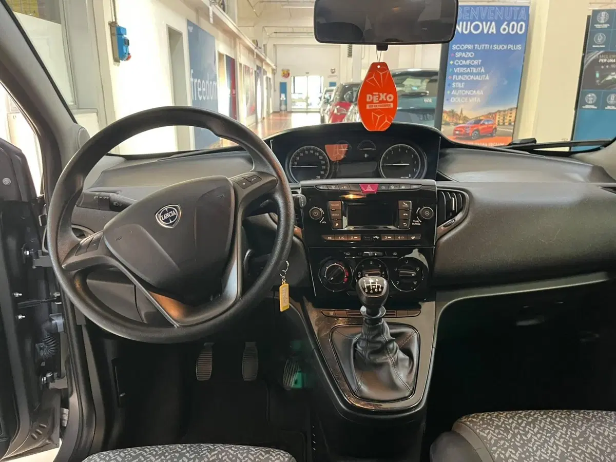 Lancia Ypsilon usata a Lucca (10)