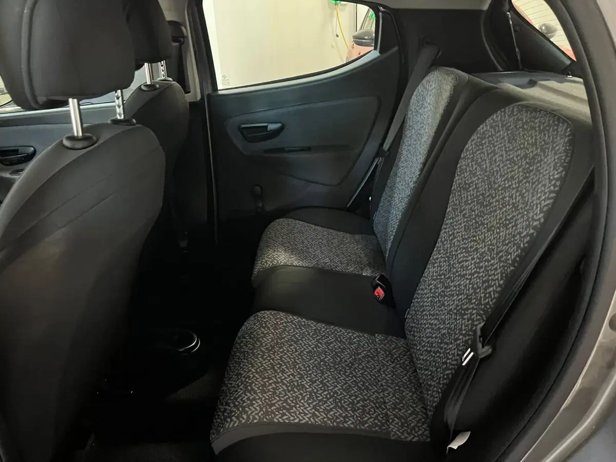 Lancia Ypsilon usata a Lucca (12)