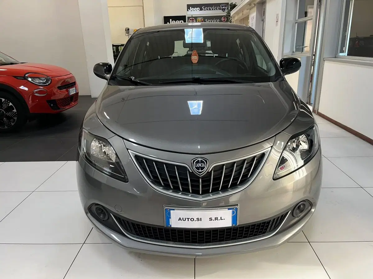 Lancia Ypsilon usata a Lucca (2)