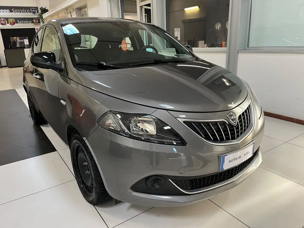 Lancia Ypsilon usata a Lucca (3)
