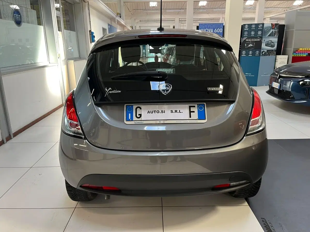 Lancia Ypsilon usata a Lucca (6)