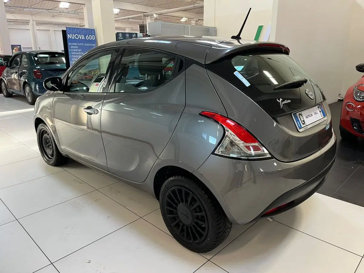 Lancia Ypsilon usata a Lucca (7)