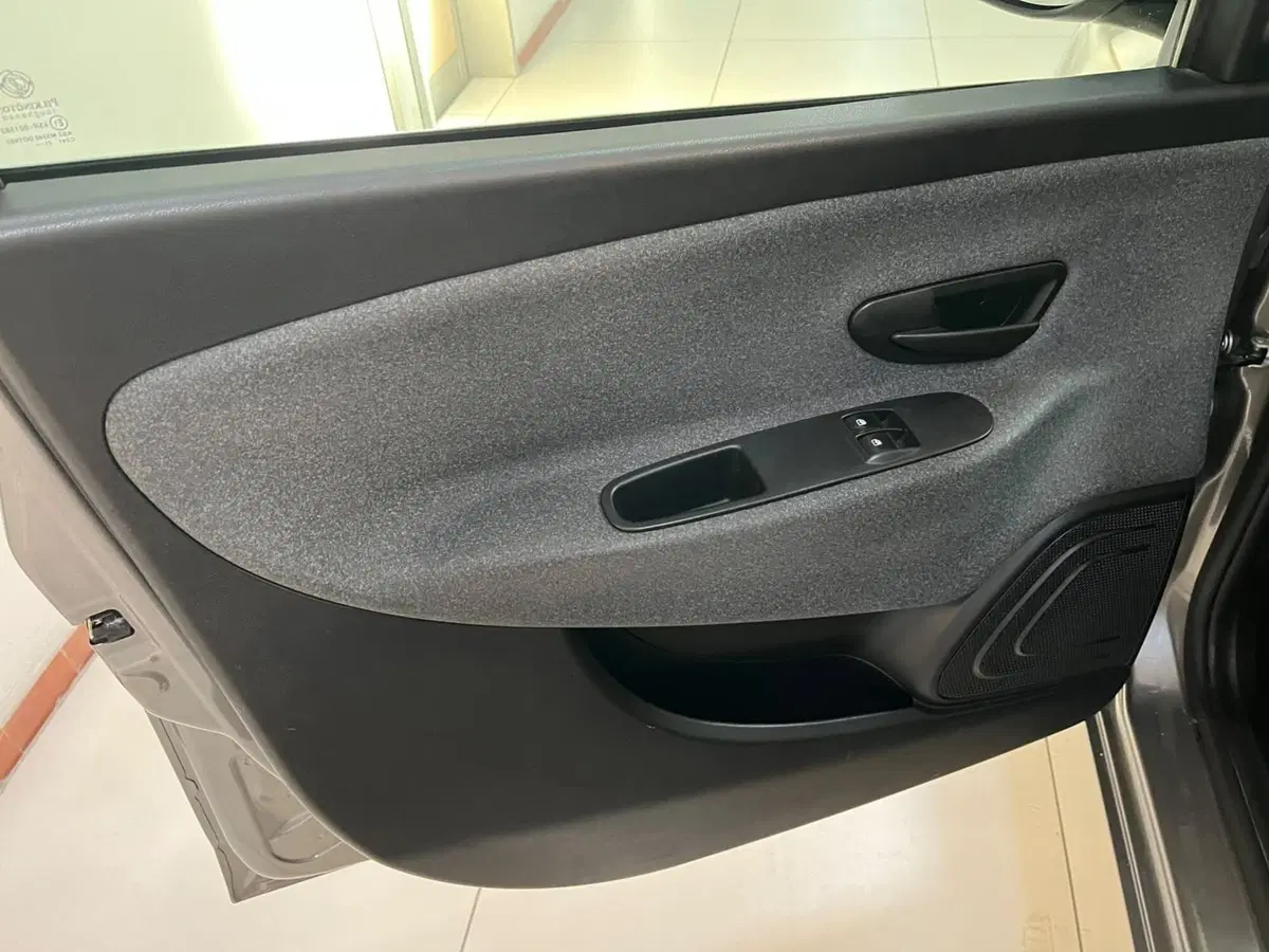 Lancia Ypsilon usata a Lucca (9)