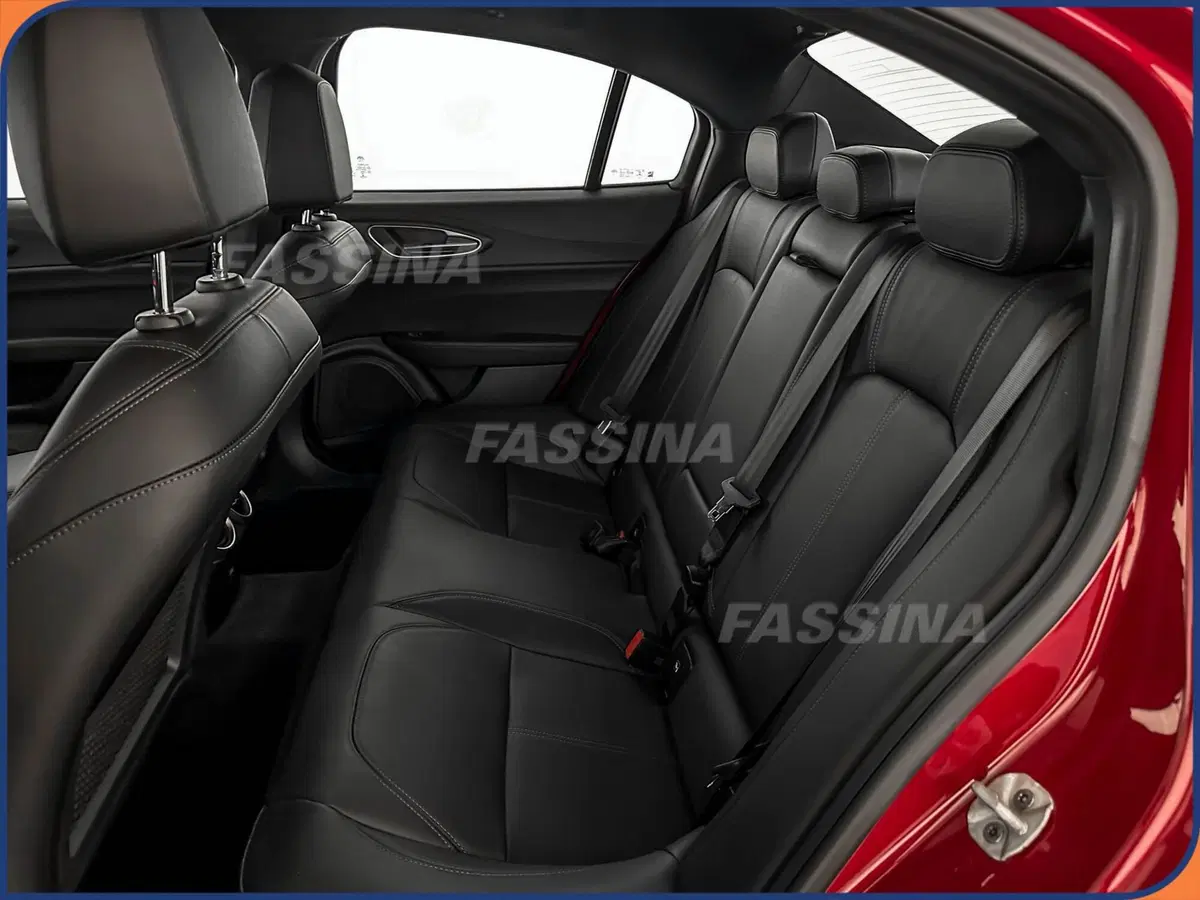 Alfa Romeo Giulia usata a Milano (10)