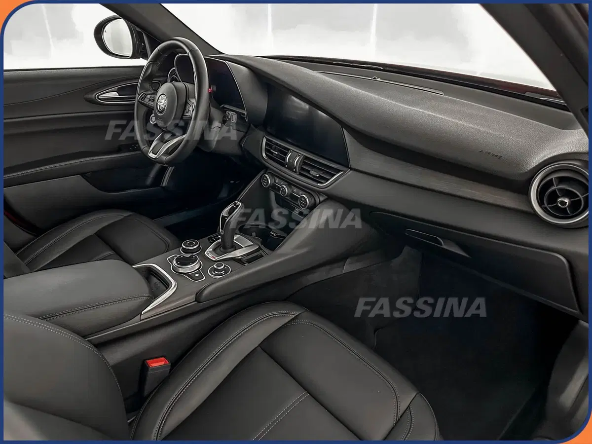 Alfa Romeo Giulia usata a Milano (13)