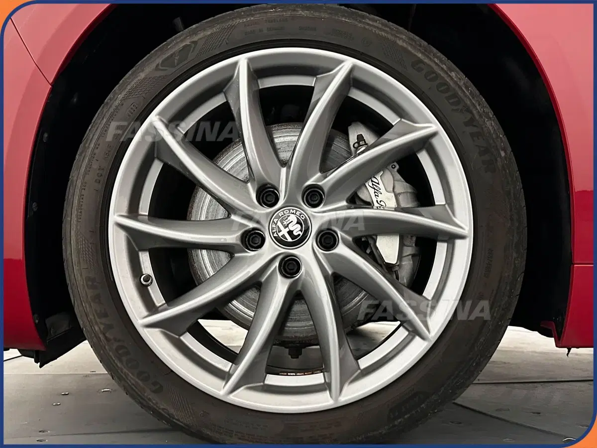Alfa Romeo Giulia usata a Milano (7)