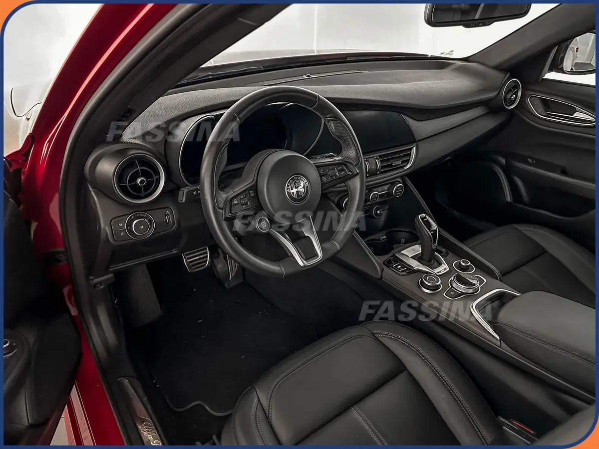 Alfa Romeo Giulia usata a Milano (9)