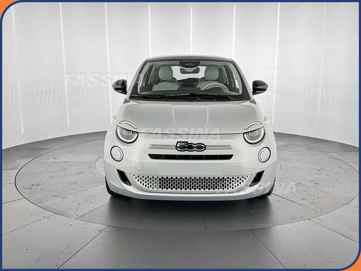 Fiat 500 nuova a Milano (2)